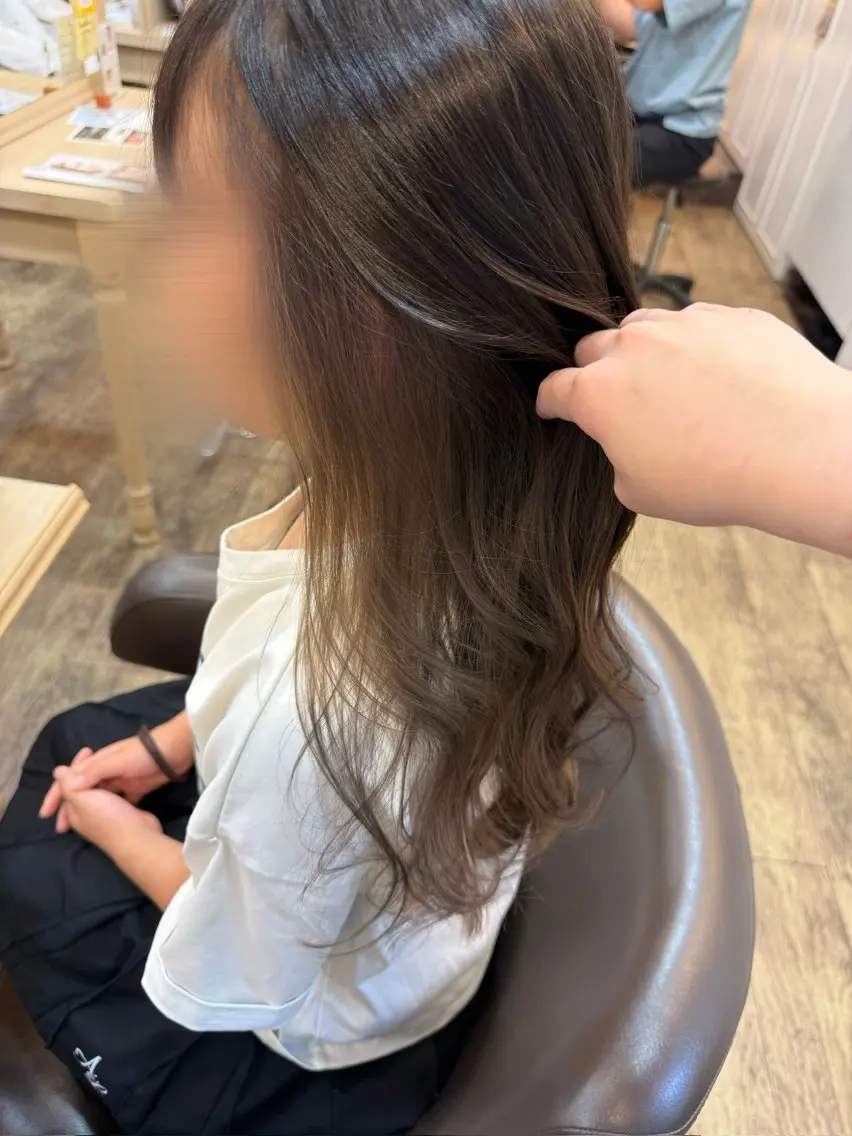 ロング ヘアカラー 杉田 花乃のヘアスタイル