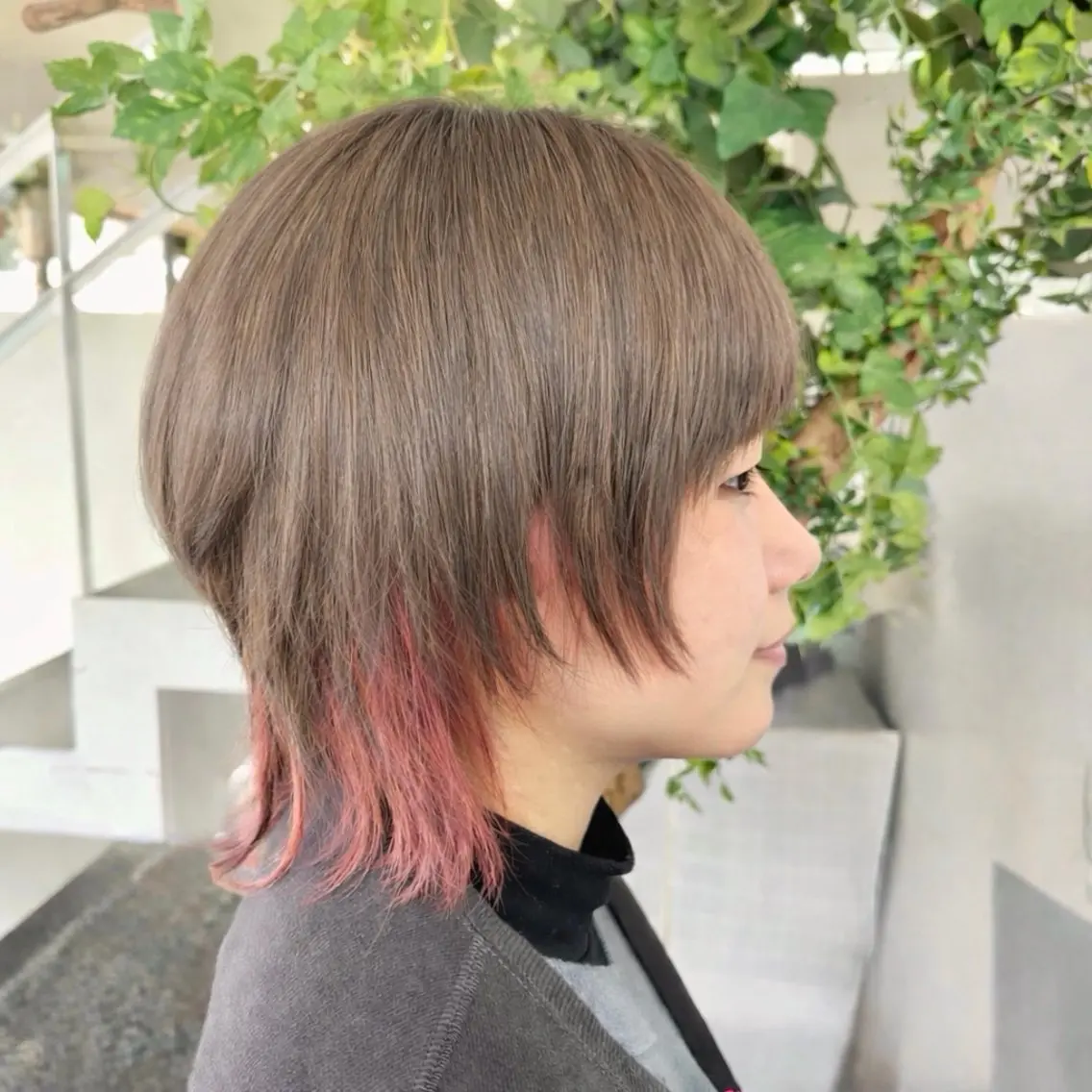 ショート カラー ベージュカラー ブリーチ ピンクカラー 山田 里美のヘアスタイル