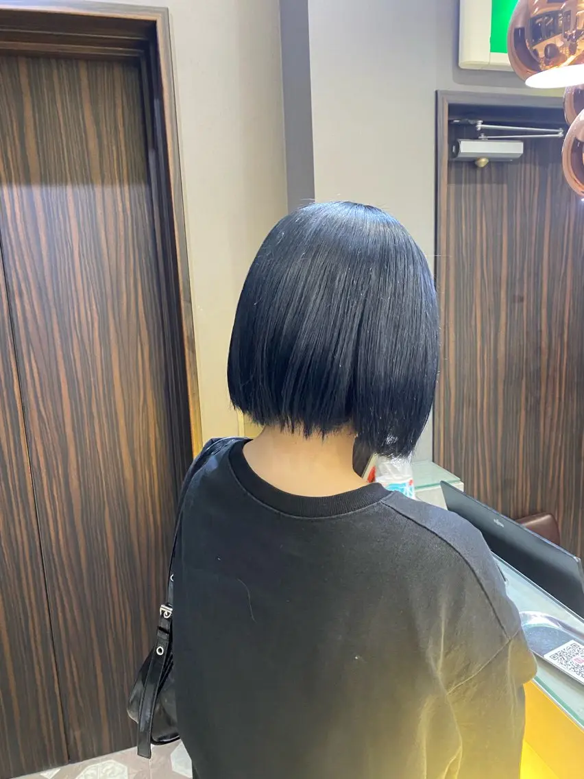 ミディアム カラー ヘアカラー トリートメント noa 寒色系カラーブリーチのヘアスタイル