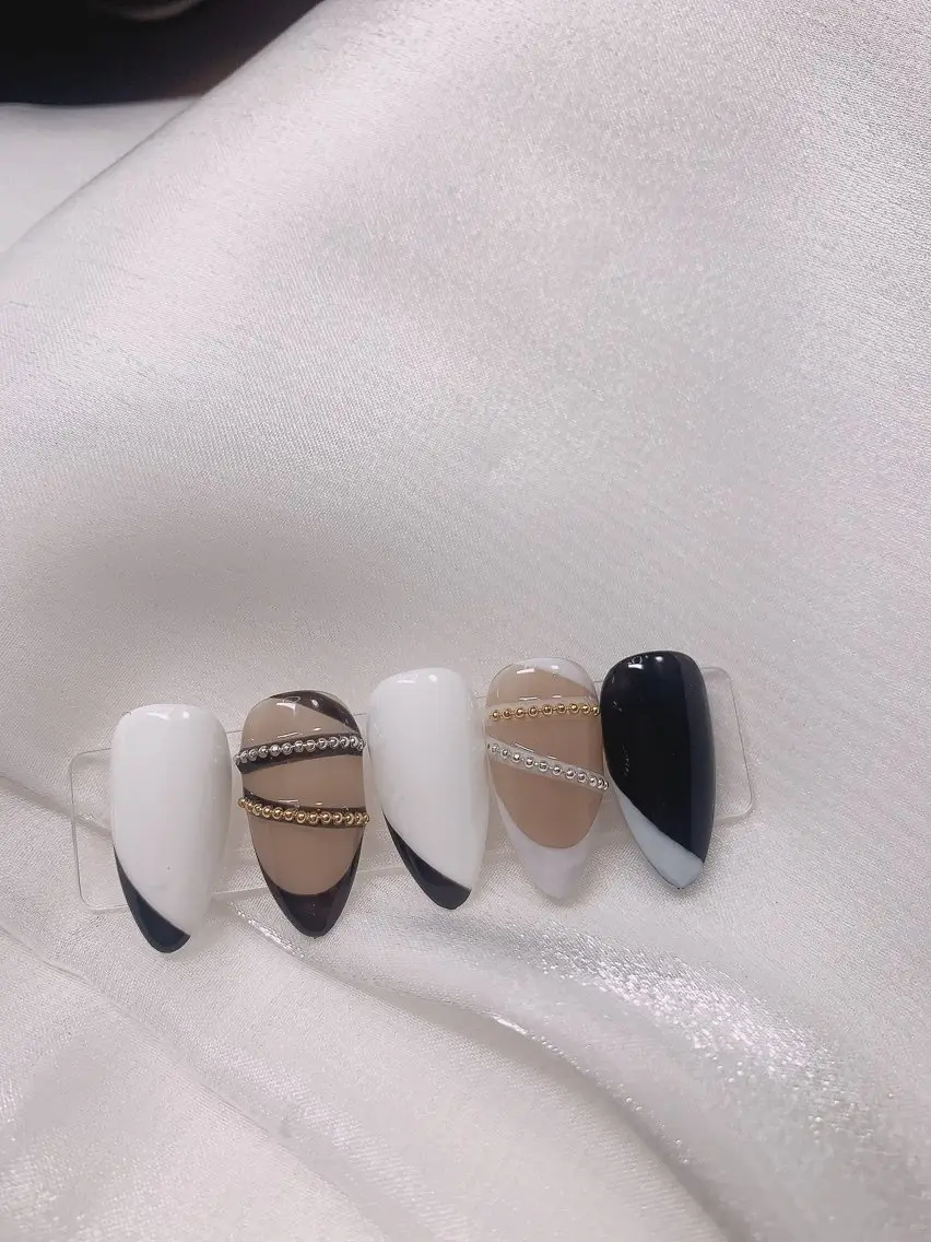 ネイル フレンチネイル 斜めフレンチ Cute Tips nailのネイルデザイン