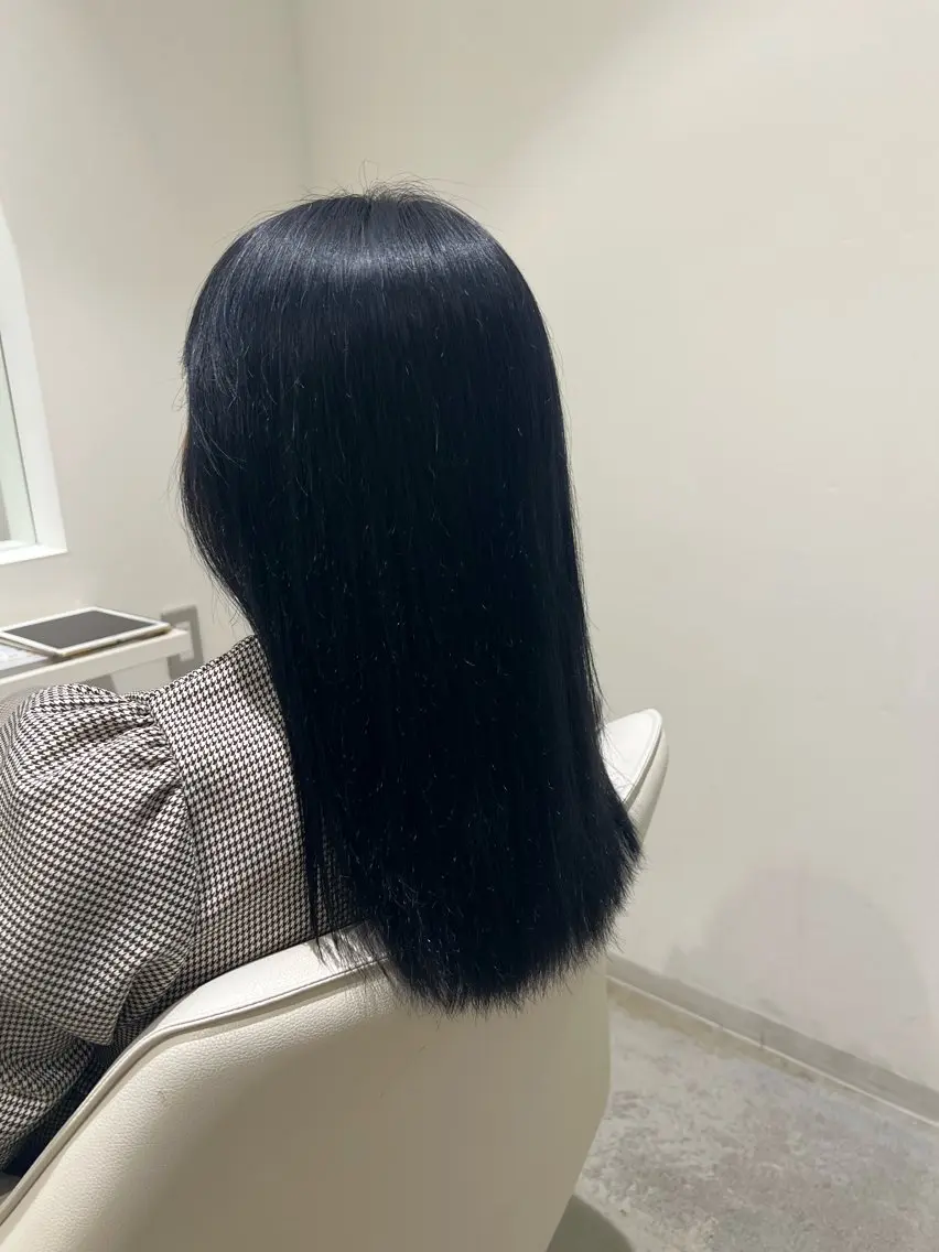 ロング カラー 黒髪 ブルーカラー ブルーブラック Lien カレンのヘアスタイル