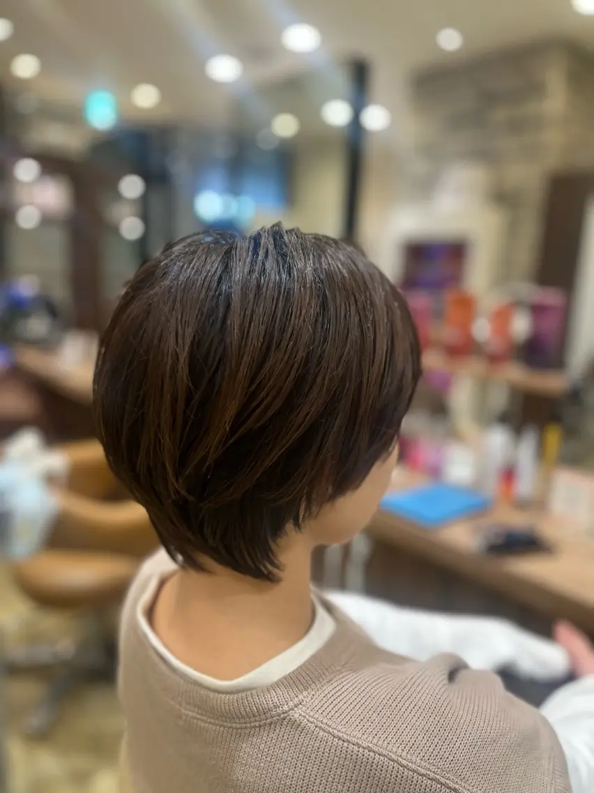 ショート ウルフカット 岩橋 華織のヘアスタイル