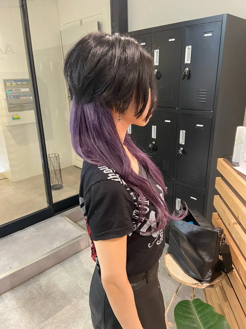 ミディアム カラー インナーカラー バイオレットカラー ヘアカラー トリートメント ウルフカット レイヤーカット上柿のヘアスタイル