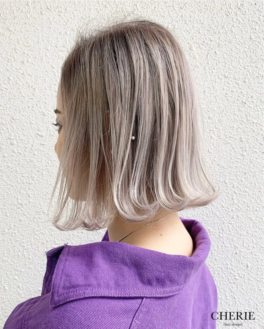 ミディアム カラー 切りっぱなしボブ グレージュ ボブ CHERIEブリーチ ダブルカラー 天神のヘアスタイル