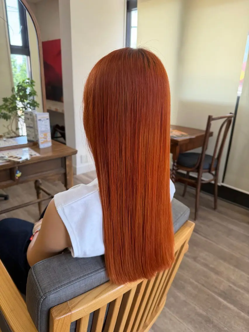 ロング ヘアカラー 望月 芽依のヘアスタイル
