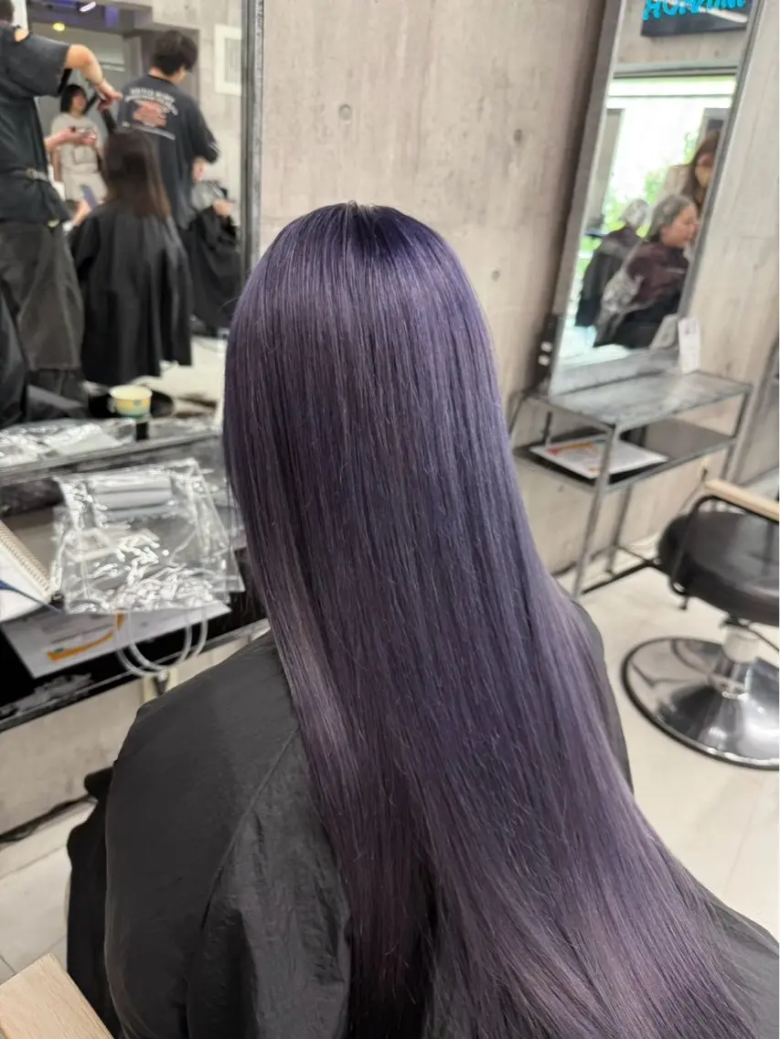 ロング カラー メンズ メンズバレイヤージュ メンズブリーチ メンズハイライト メンズハイトーン メンズインナーカラー ヘアカラー トリートメント ☁️かずき☁️青.紫 推し活カラー💫のヘアスタイル