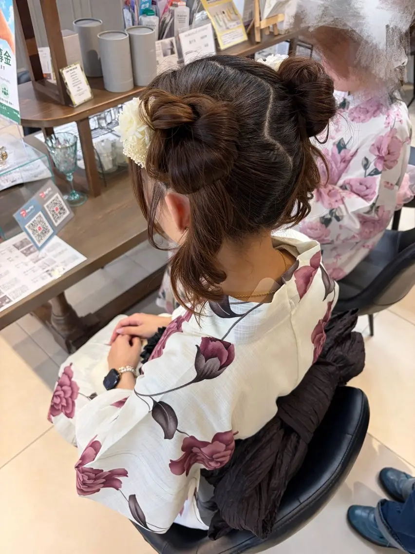 ヘアアレンジ お団子ヘア 浴衣 着付け ホナミ🤎ハイトーン /縮毛矯正/アレンジのヘアスタイル