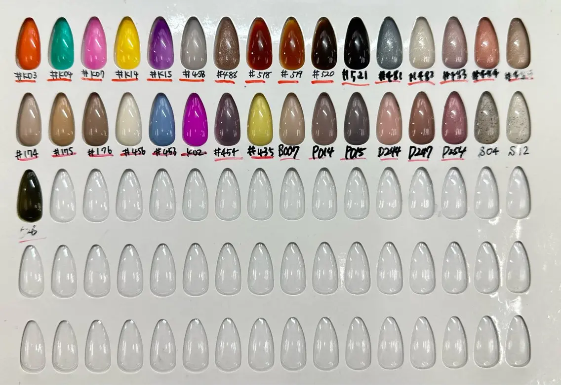 ネイル グラデーション 赤色 MAXKELLY MEGUMIのネイルデザイン