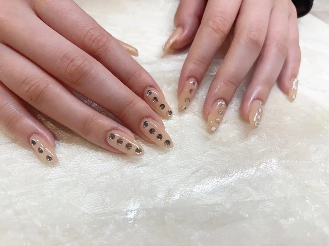 ネイル アートネイル シンプルネイル ストーンネイル nailist yuiのネイルデザイン