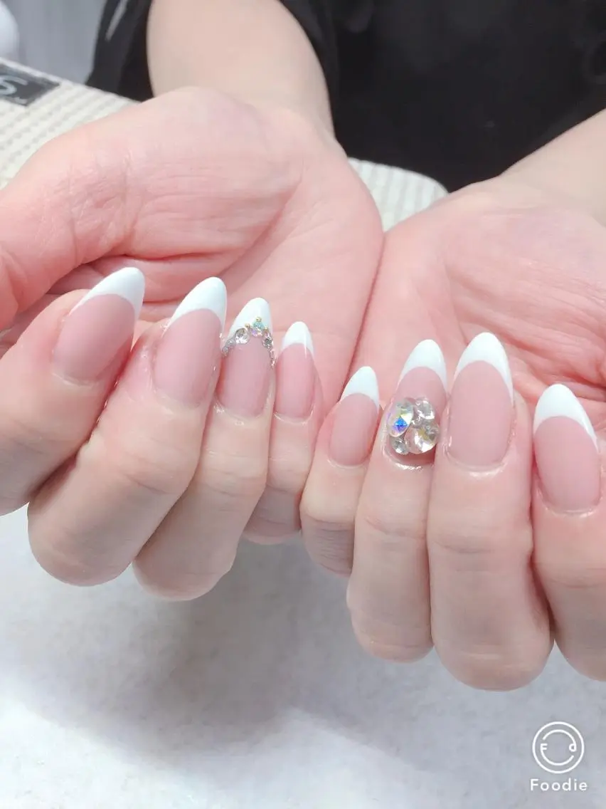 ★新規様★オフなし✨シンプルフレンチネイルの写真