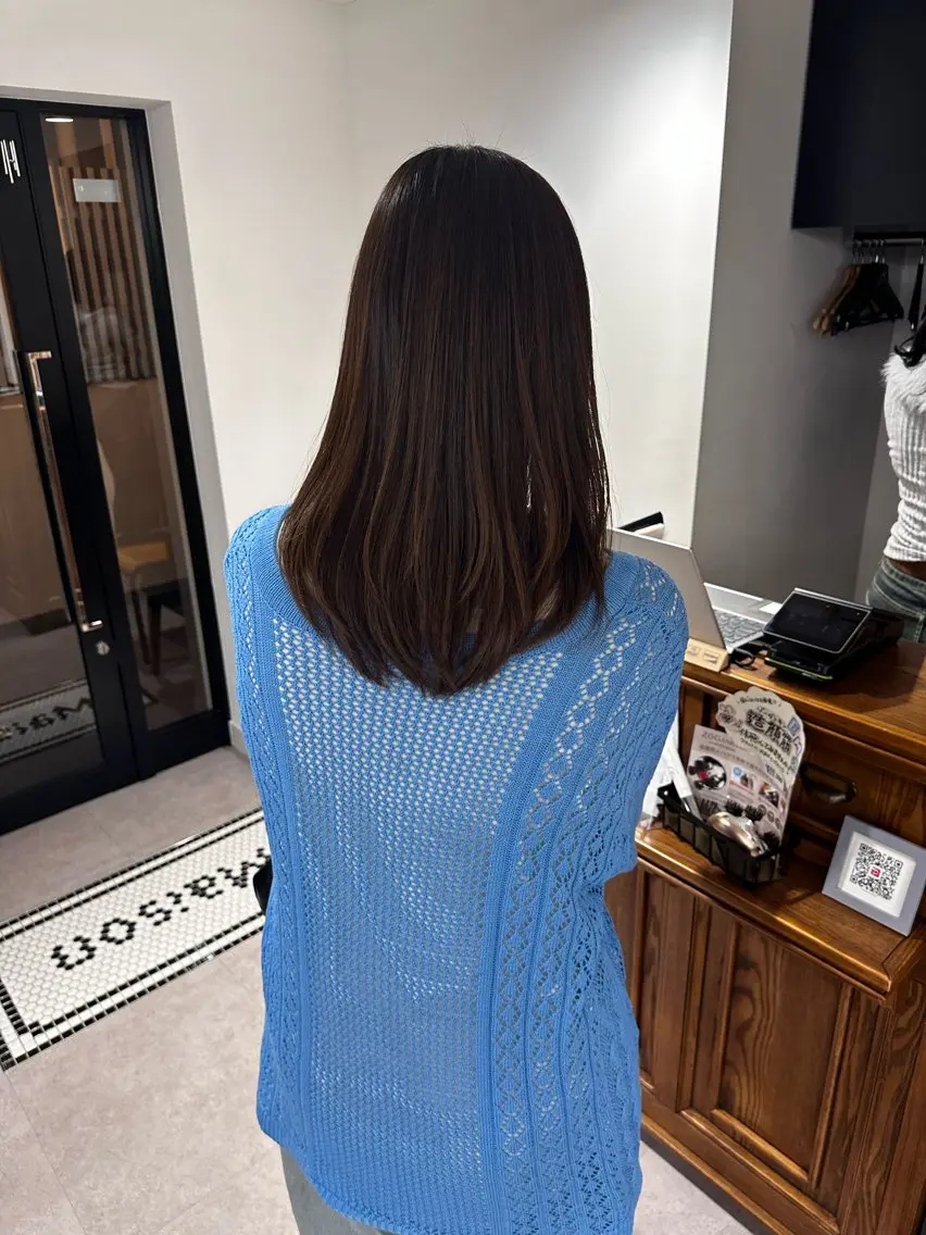 セミロング カラー パーマ ヘアアレンジ メンズ キッズ カット 縮毛矯正 レイヤーカット／ 巻ける縮毛矯正のヘアスタイル