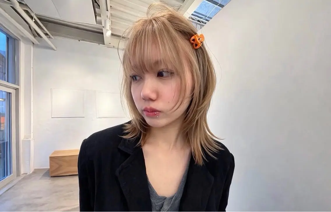 ミディアム カラー ベージュカラー ハイトーンカラー ハイトーンベージュ ヘアカラー 田中 瑠愛のヘアスタイル
