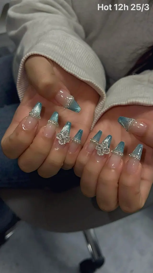 ネイル オーロラネイル クリアネイル 成人式 フラッシュネイル ジェルネイル ZUZU AMEE NAILのネイルデザイン