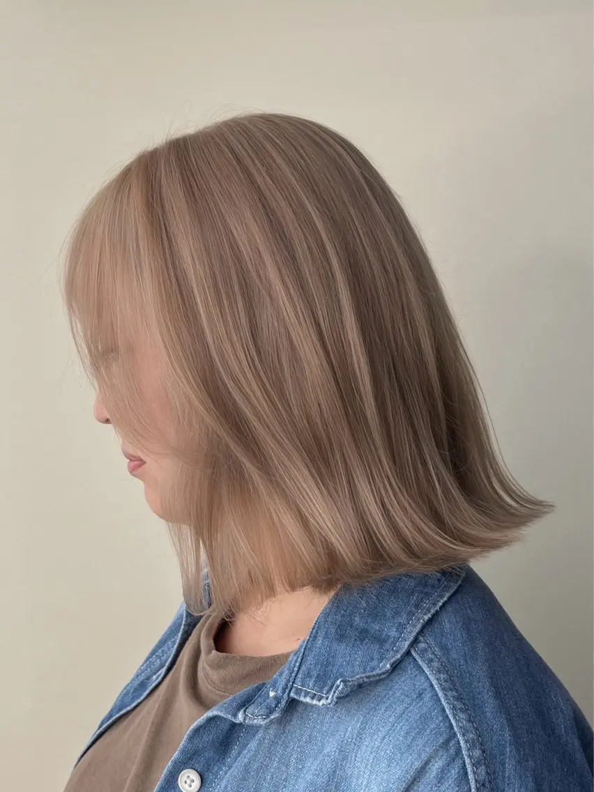 ミディアム カラー ミディアムパーマ ベージュカラー ブロンド ハイトーンカラー ハイトーンベージュ ヘアカラー トリートメント ヘアセット 似合わせベージュ 🍯ayumi🍯のヘアスタイル