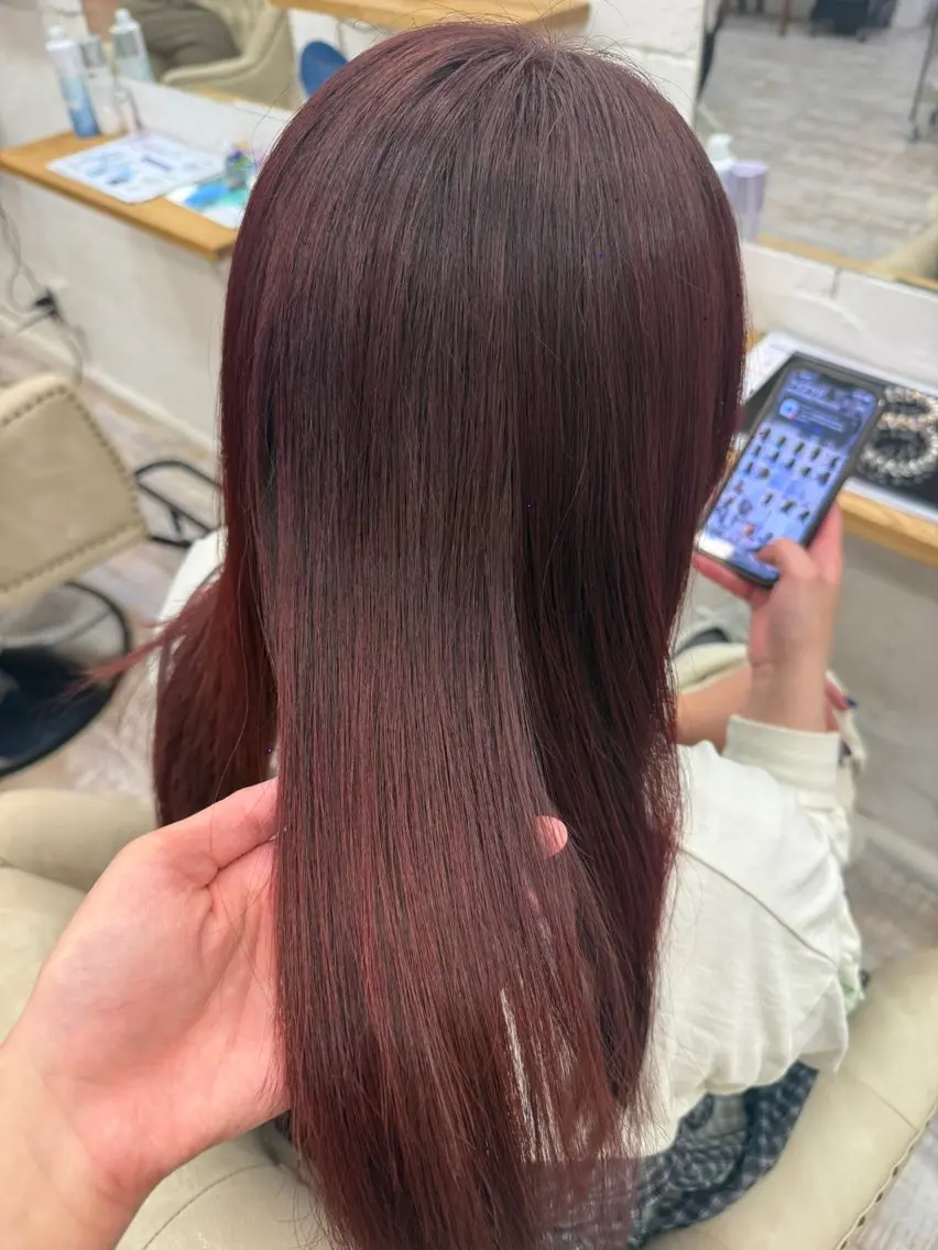 ロング カラー レッドカラー ヘアカラー 山崎 更紗のヘアスタイル