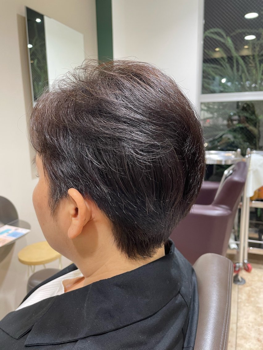 ショート ショートヘア ガレリアエレガンテ緑 杉浦のヘアスタイル