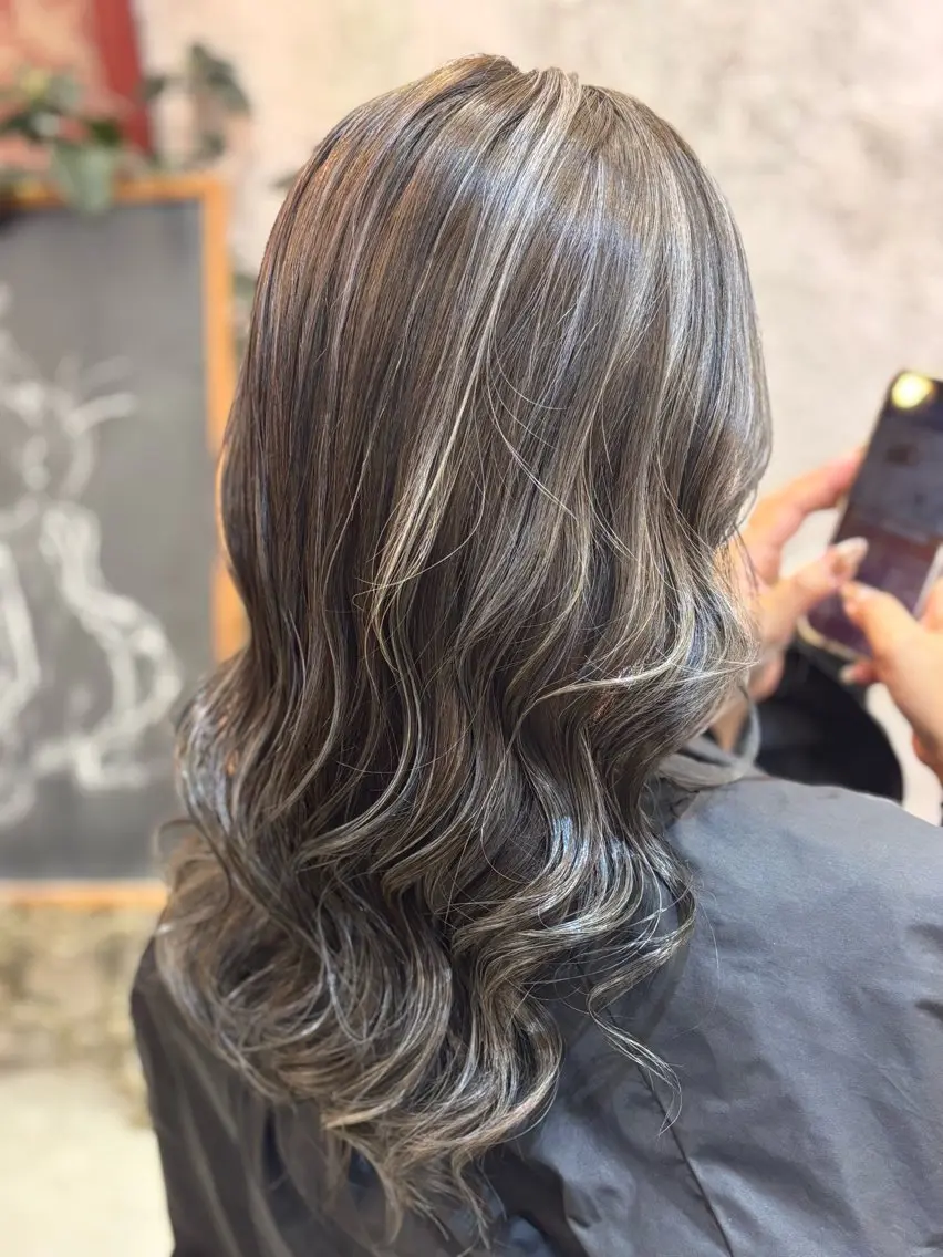 ロング カラー ハイライトカラー ハイライト ヘアカラー トリートメント Barocco .ヒメのヘアスタイル
