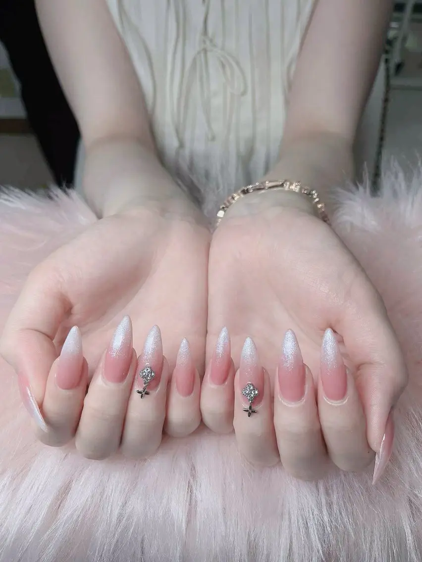 ネイル オーロラネイル フレンチネイル ジェルネイル ハロウィン キラキラネイル ハンドネイル H.baby Nail Salonのネイルデザイン