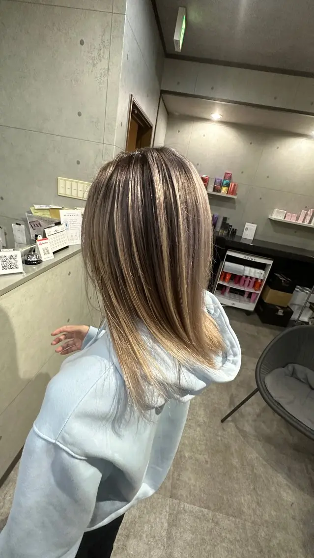セミロング ショートボブ ボブ ハイライト 髪質改善 レイヤーカット REVE 美容室のヘアスタイル