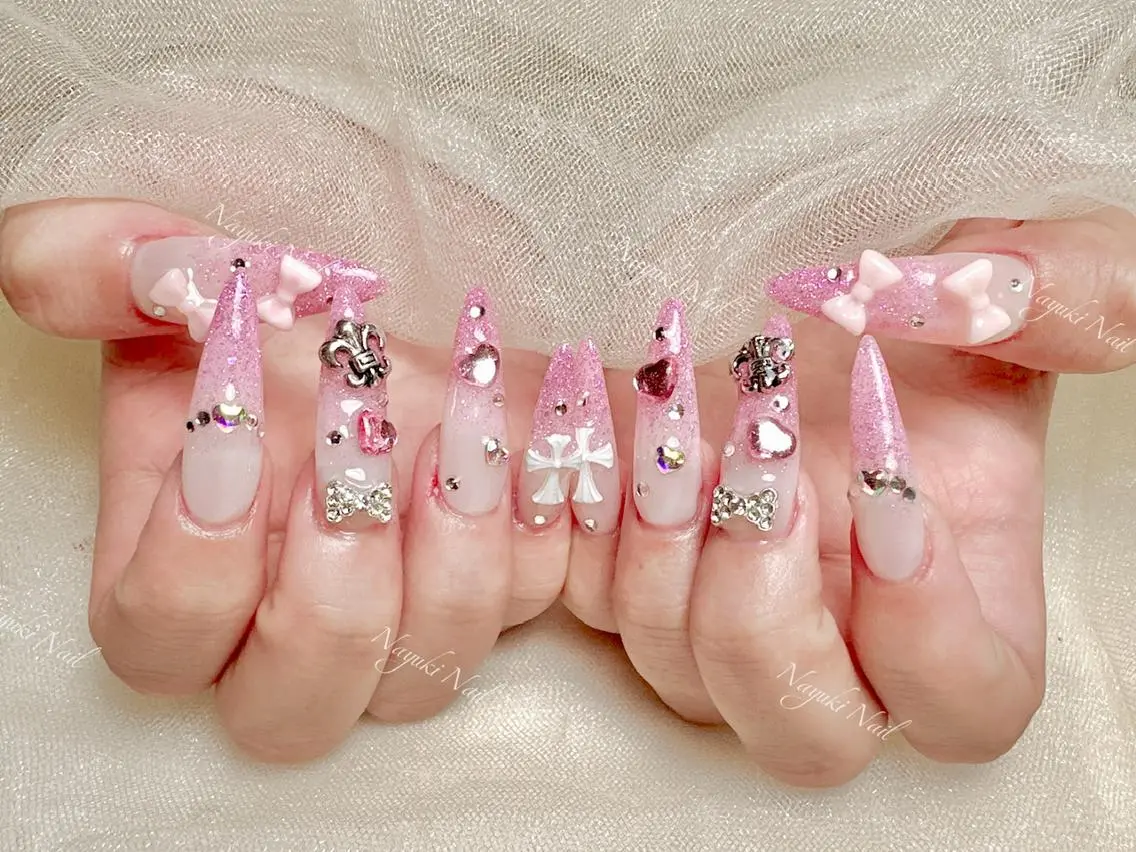 ネイル 🦋 Queenieのネイルデザイン