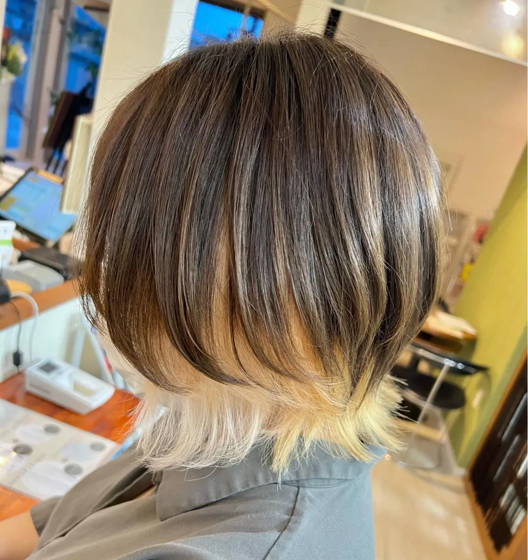 ショート カラー 黒崎 美乃里のヘアスタイル