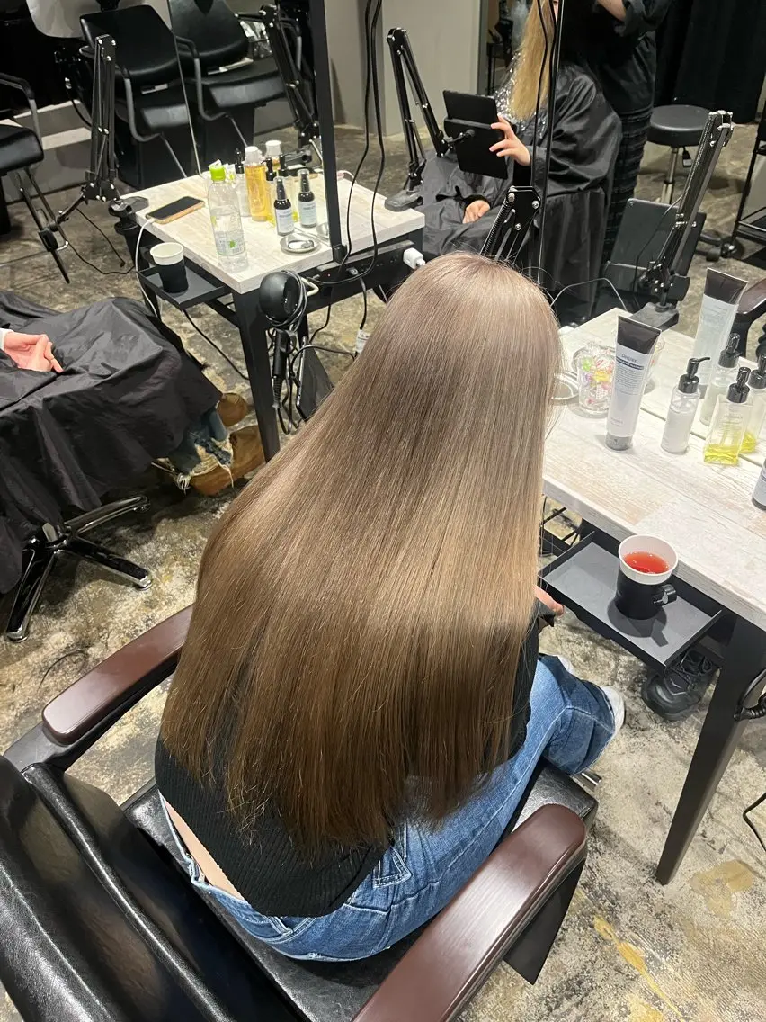 ケアブリーチ+カラー+1ステップトリートメントの写真