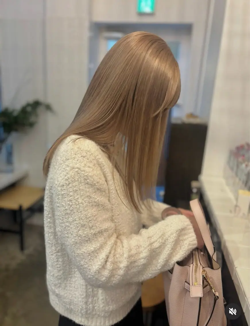 セミロング ヘアカラー 透明感カラー ／emiのヘアスタイル