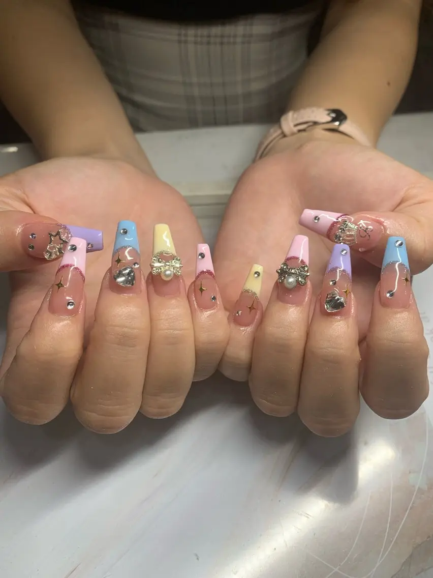 ネイル フレンチネイル ジェルネイル 韓国ネイル マグネットネイル マグネットフレンチ akina nailsのネイルデザイン