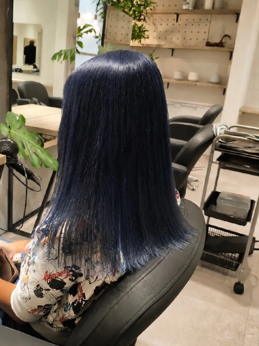 カラー セミロング 齋藤 真理子のヘアスタイル