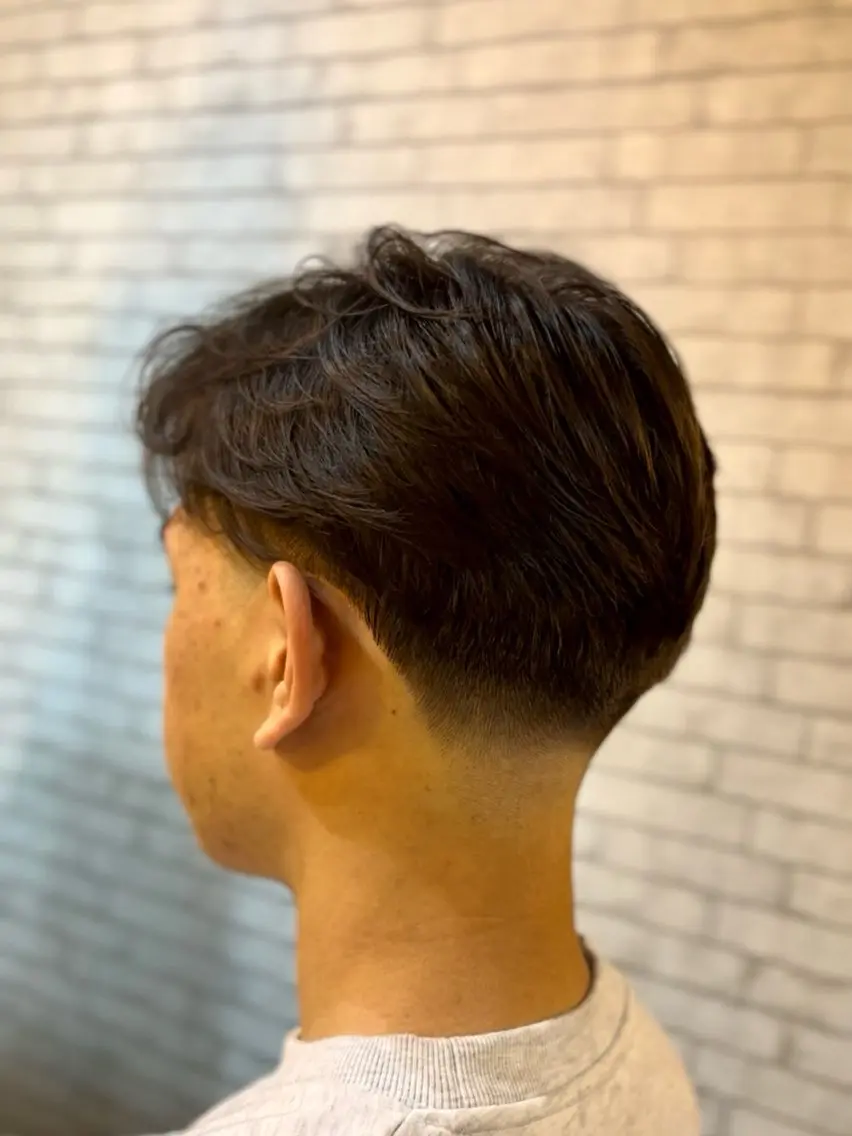 ショート パーマ メンズ センターパート フェードカット カット パーマ 海外風メンズ🇺🇸 💈N.Yuto💈の眉毛・アイブロウイメージ