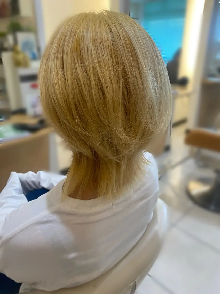 ミディアム レイヤーカット ウルフカット ウルフレイヤー ELLE/ 愛美のヘアスタイル