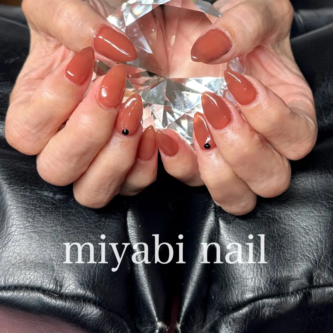 ネイル ブラウン ジェルネイル 持ち込み シンプルネイル ストーンネイル ハンドネイル miyabi nail 桂川駅近くのネイルデザイン
