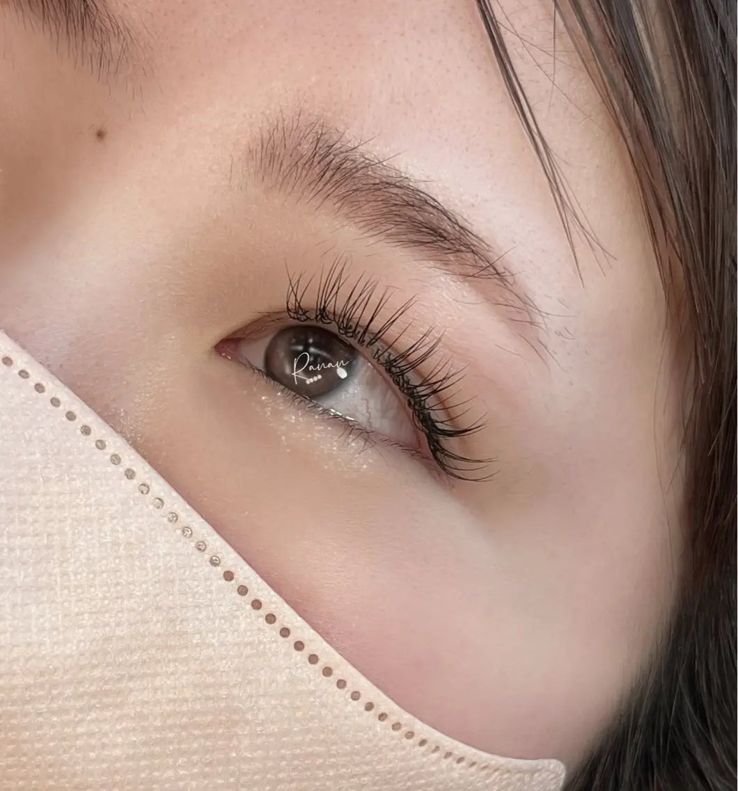 まつげエクステ　フラットラッシュ/100本の写真