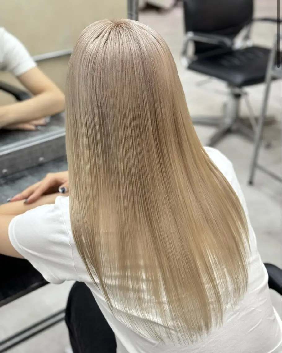 【ブリーチ&ハイダメージ専用の縮毛矯正】カット＋酸性ストレート👩‍🦳💇🏼‍♀️の写真