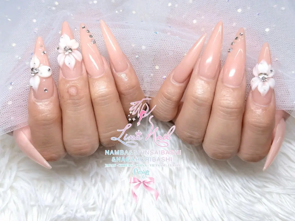 セミロング ハンドネイル Linanail Nambaのマツエク・マツパデザイン
