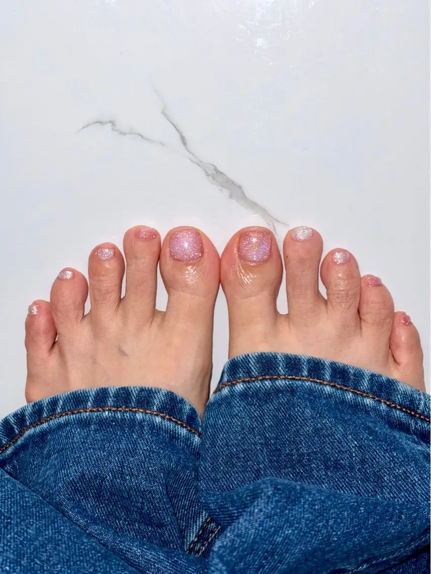ネイル フットネイル キラキラネイル マグネットネイル ピンク フットネイル iro+ nailのネイルデザイン