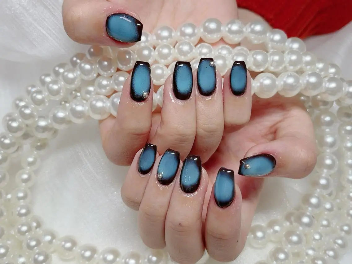 ネイル オーロラネイル 長さ出し フレンチネイル ガーリー キラキラネイル ハンドネイル Lucky nail salonのネイルデザイン
