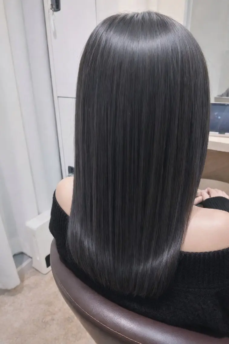セミロング ケアカラー 縮毛矯正✨艶髪 シノハラ✨髪質改善のヘアスタイル