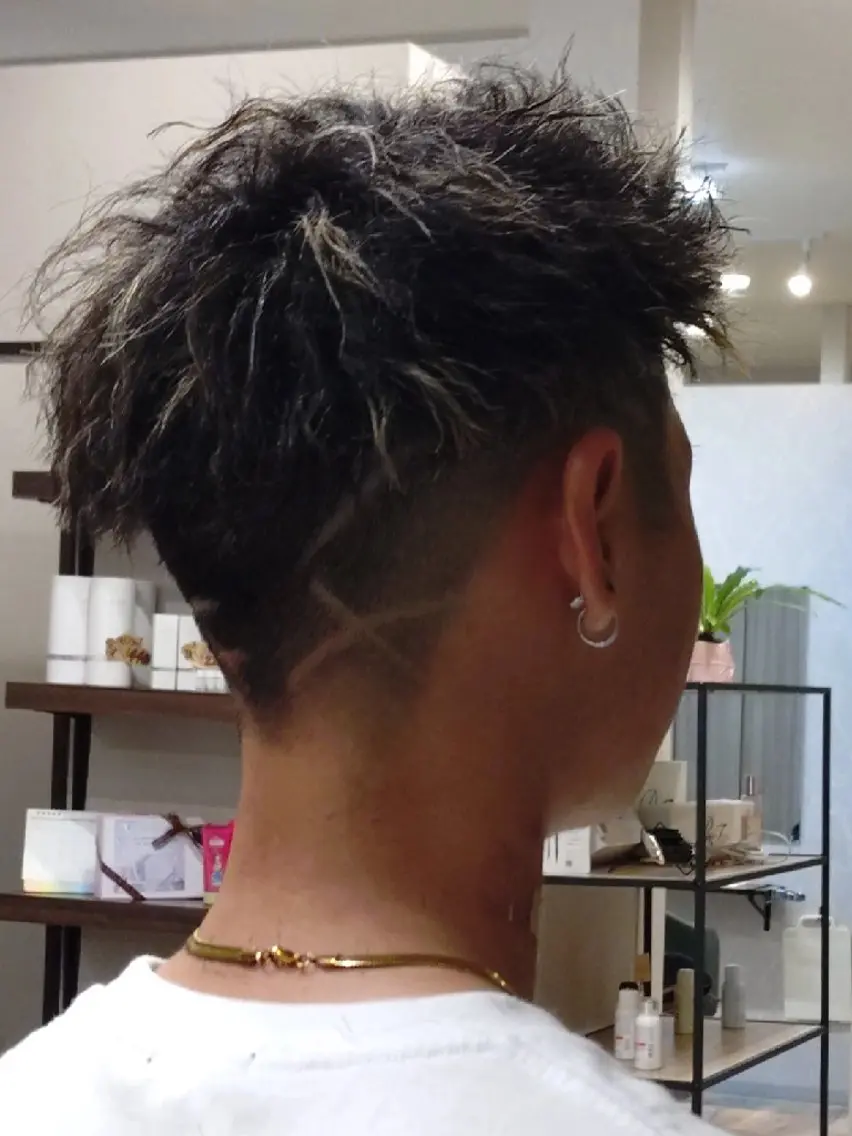 メンズ パーマ フェードカット メンズメッシュ 宮下 渚のヘアスタイル