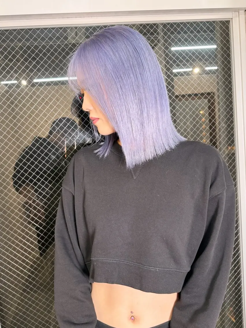 ミディアム カラー ヘアアレンジ ミディアムパーマ ブリーチ ブルーカラー ブルーバイオレット ケアブリーチ ヘアカラー トリートメント lani ブリーチ /ダブルカラーのヘアスタイル