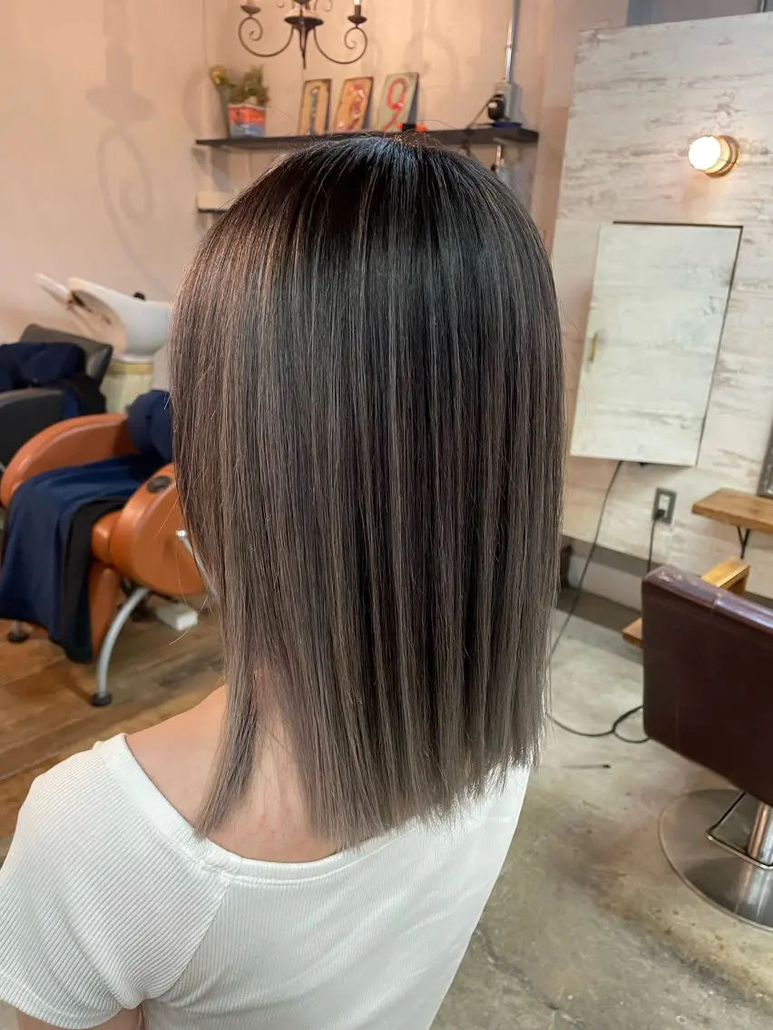 カラー バレイヤージュ ブリーチ ダブルカラー ハイライトカラー ハイトーンカラー 岩佐 怜のヘアスタイル