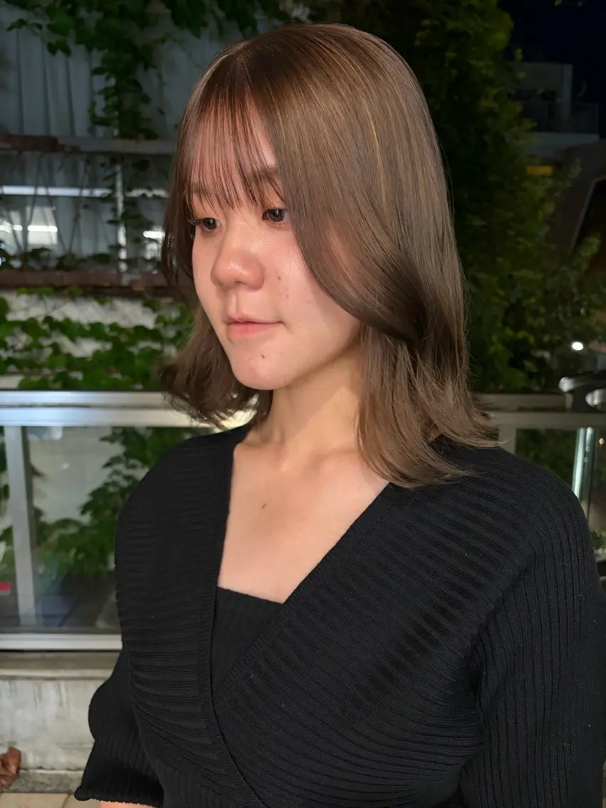 ミディアム カラー ベージュカラー ブリーチ ヘーゼル ヘアカラー 艶々ハイトーン🫧/ かのんのヘアスタイル