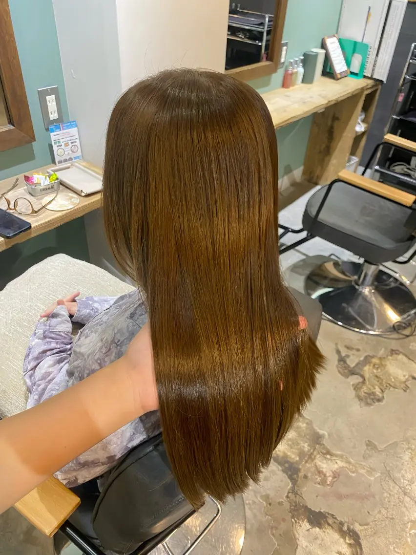 ロング アッシュ アッシュブラウン 荒井 えみいのヘアスタイル