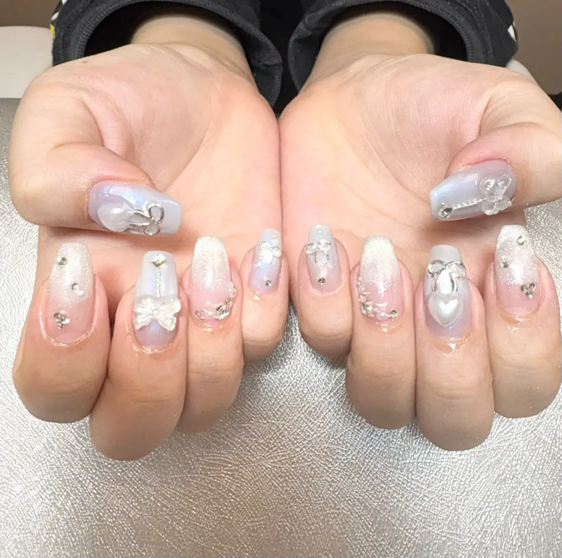 ネイル ブルー ハート マグネットネイル リボン ホワイト ハンドネイル ✨韓国✨nail salonLumieのネイルデザイン