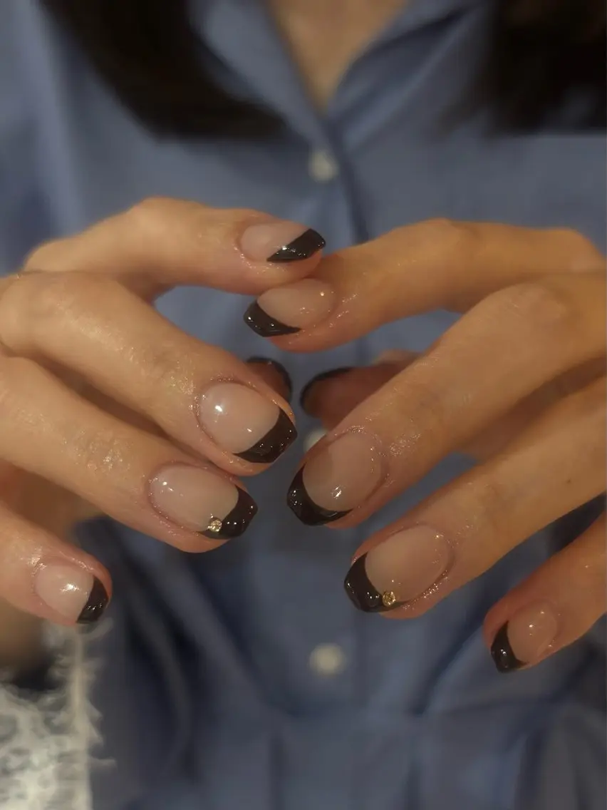 ネイル フレンチネイル ストーンネイル filonnail akaneのネイルデザイン