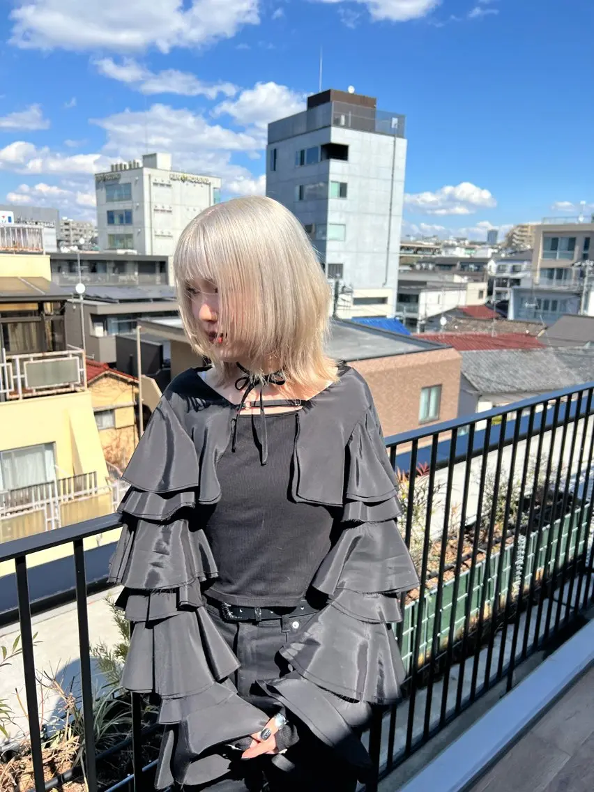 ミディアム カラー ベージュカラー ホワイトベージュ ボブ ウルフカット 🍇おぐら めぐみ🍇のヘアスタイル