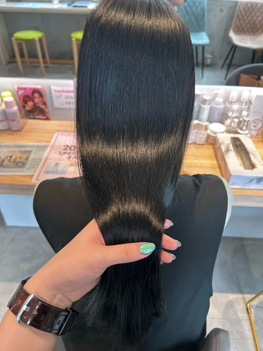 ロング 縮毛矯正 𝐚𝐨𝐢🩰/ パーソナルカラーのヘアスタイル