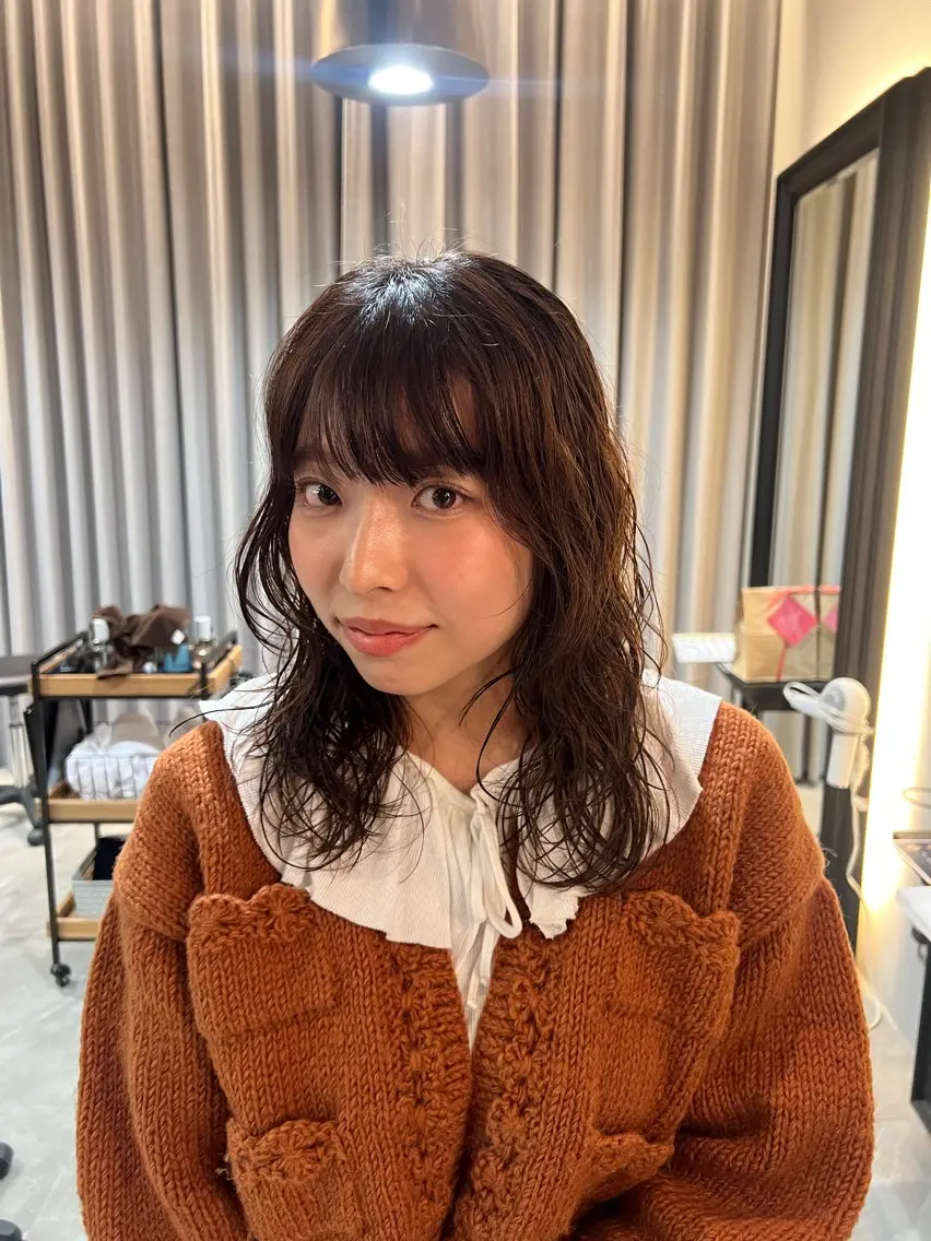 ミディアム パーマ ミディアムレイヤー レイヤーカット beleefric 🩵チセのヘアスタイル