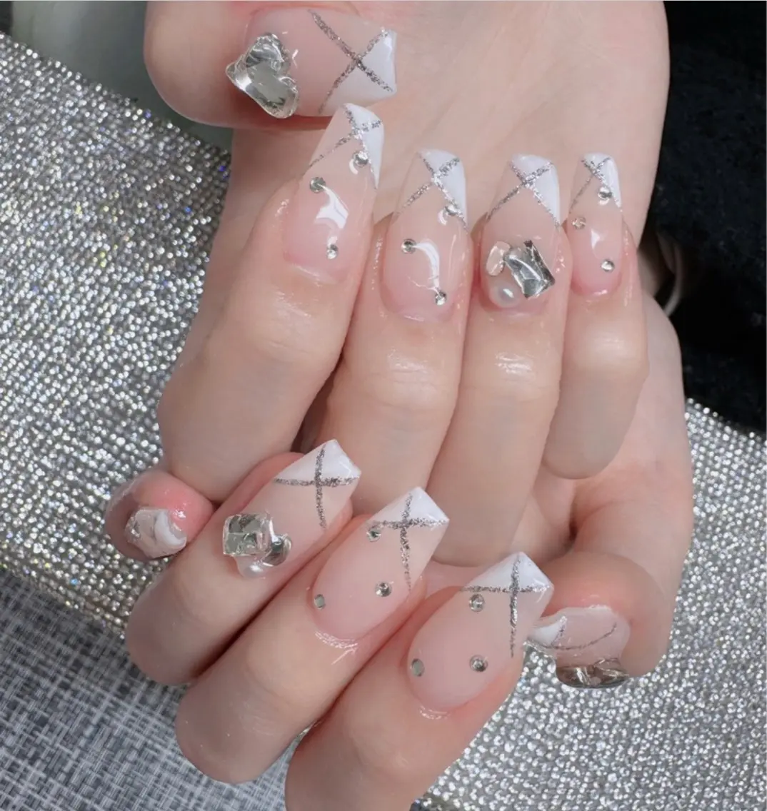 ネイル オーロラネイル フレンチネイル ジェルネイル ハロウィン キラキラネイル H.baby Nail Salonのネイルデザイン