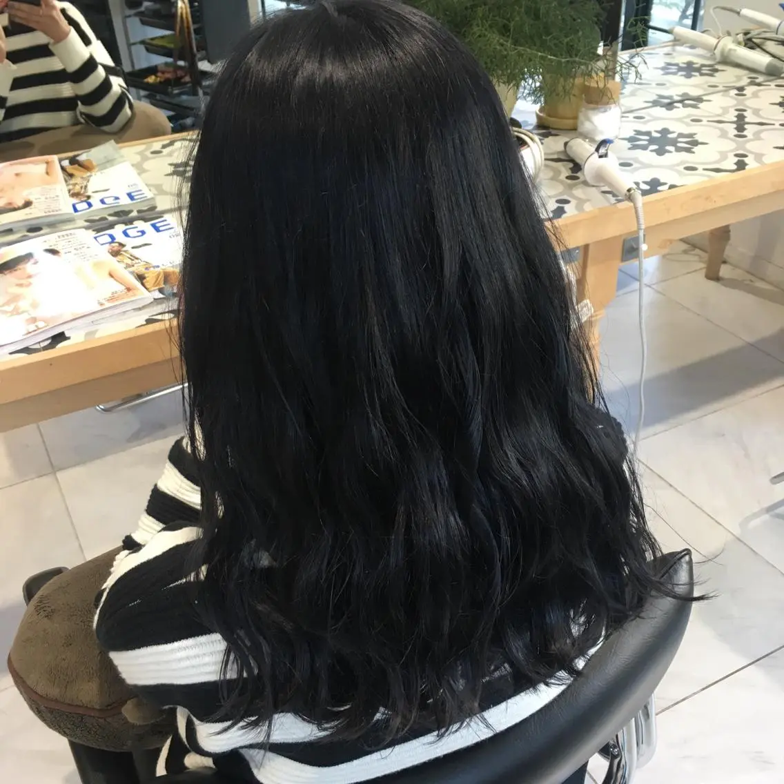 ロング カラー ヘアカラー トリートメント 荒木 依莉亜のヘアスタイル